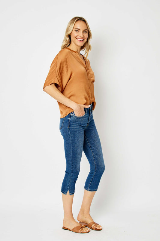 Mid-Rise Capri w/ Side Slit