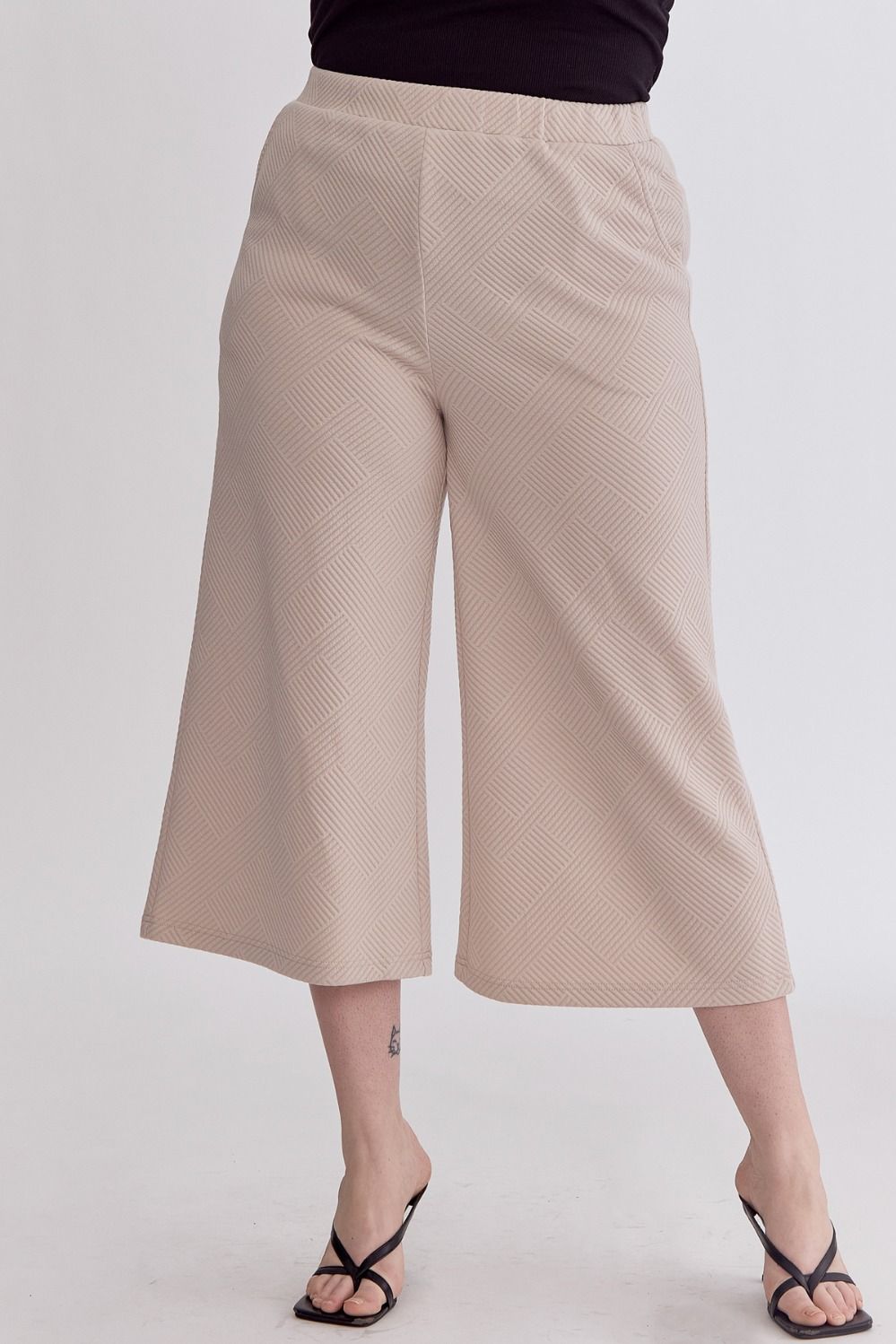 Textured High Waist Pull-On Cropped Pants