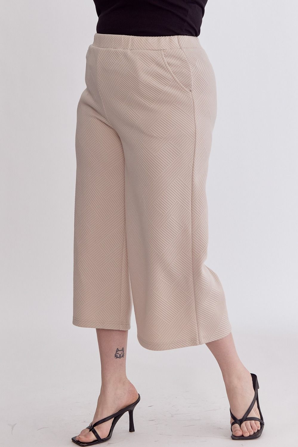 Textured High Waist Pull-On Cropped Pants