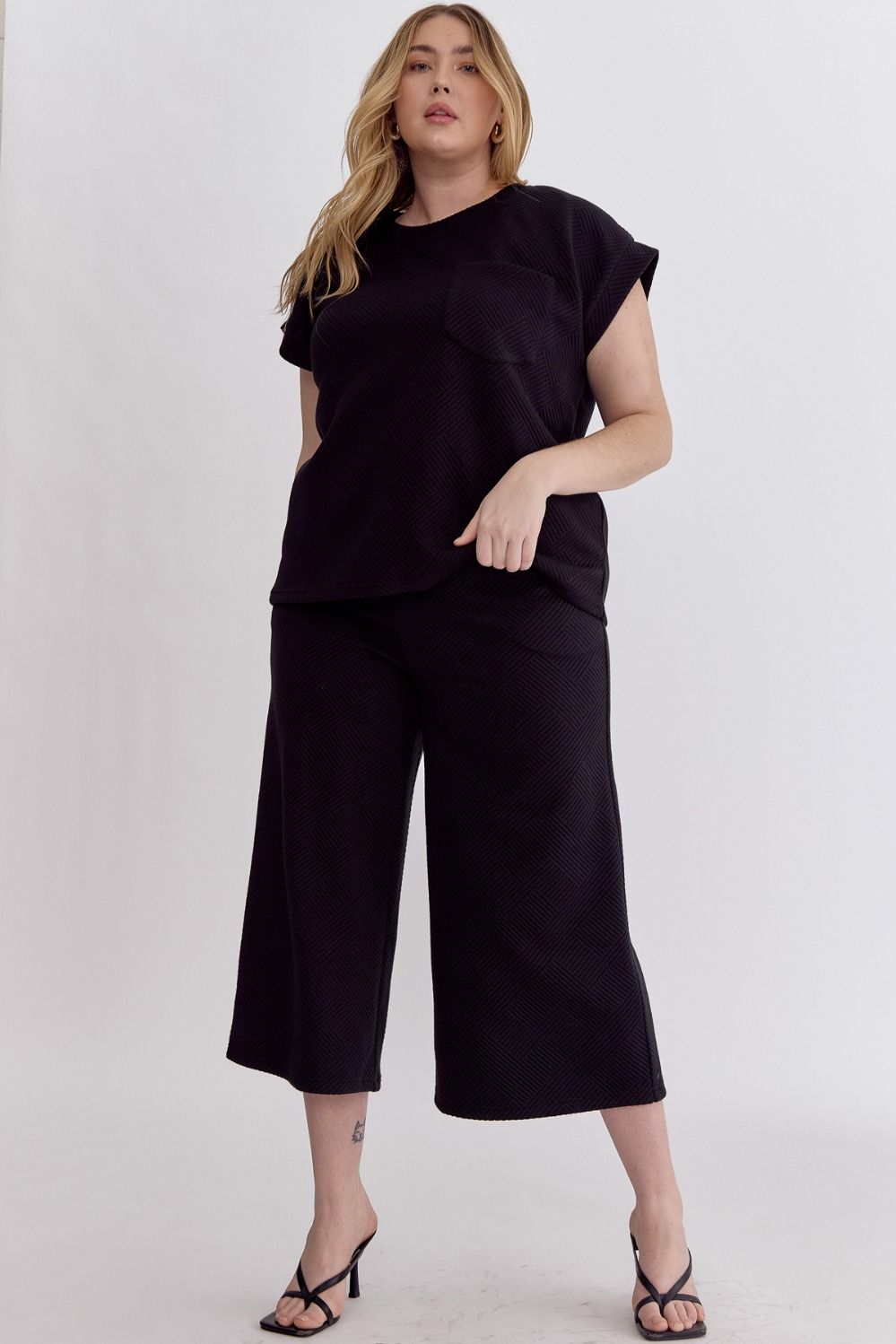 Short Sleeve Cropped Textured Top