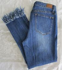 High Waist w/ Frayed Hem Jeans